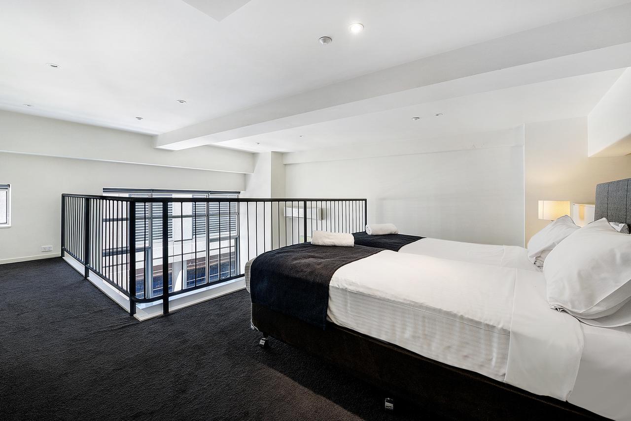 Ultiqa Little Collins Aparthotel Melbourne Exterior photo