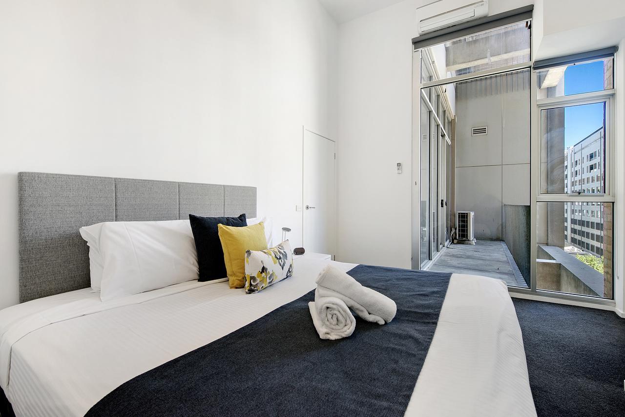 Ultiqa Little Collins Aparthotel Melbourne Exterior photo